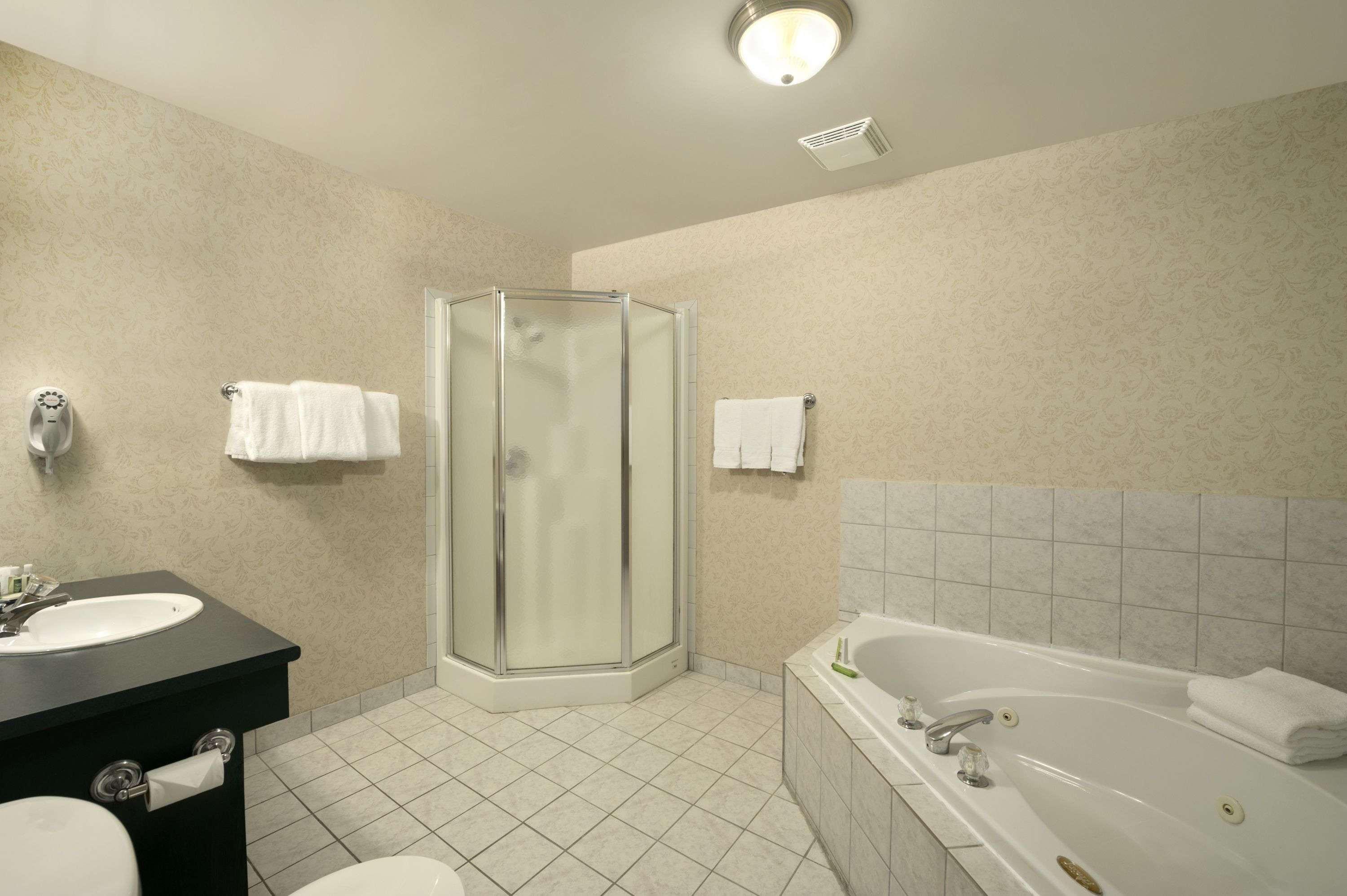 The Jordan Hotel Ramada By Wyndham Bagian luar foto