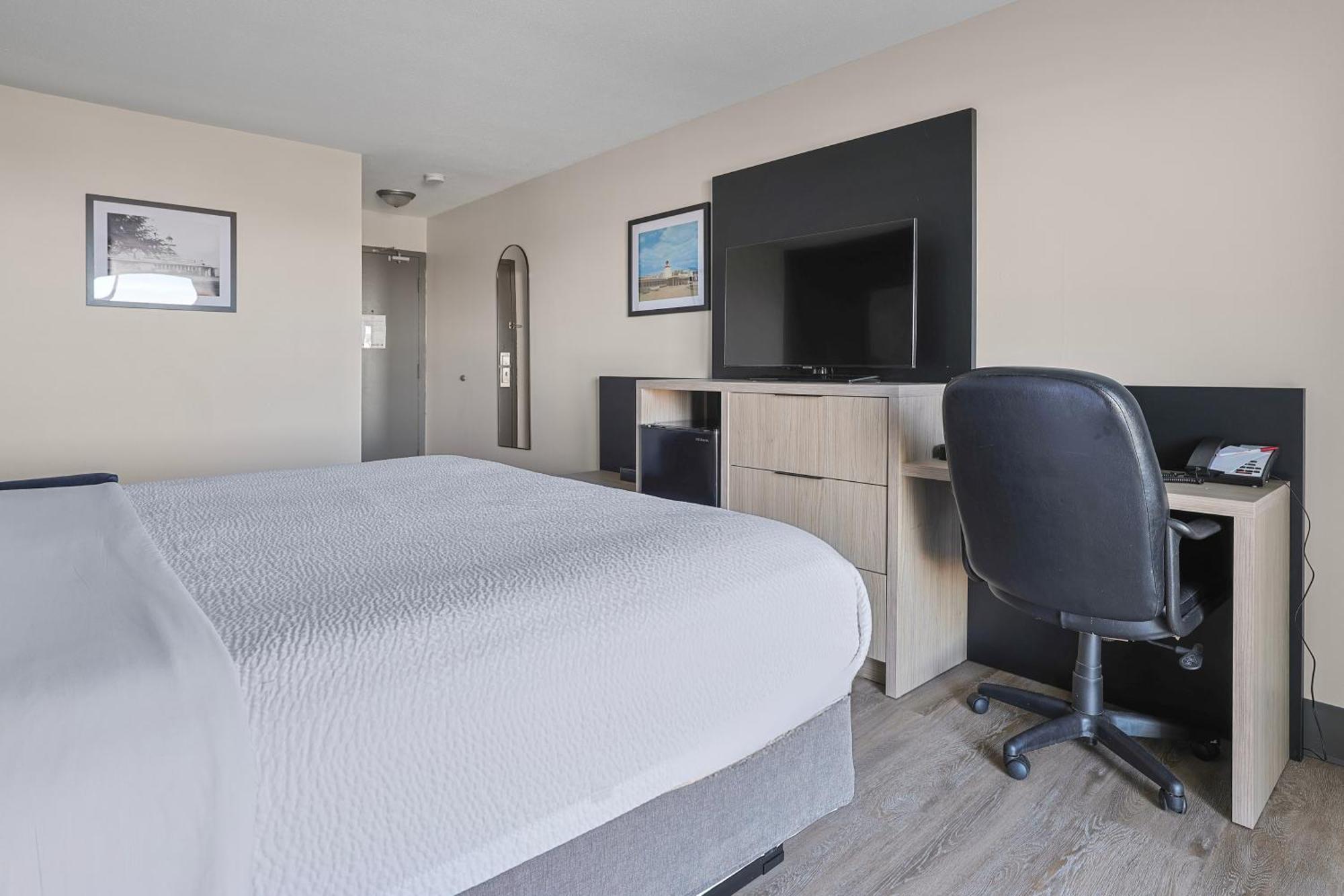 The Jordan Hotel Ramada By Wyndham Bagian luar foto