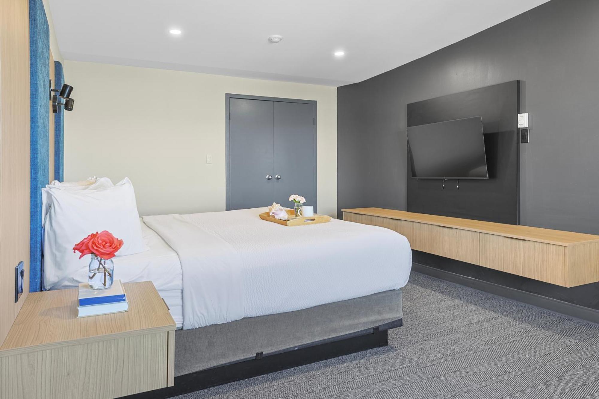 The Jordan Hotel Ramada By Wyndham Bagian luar foto
