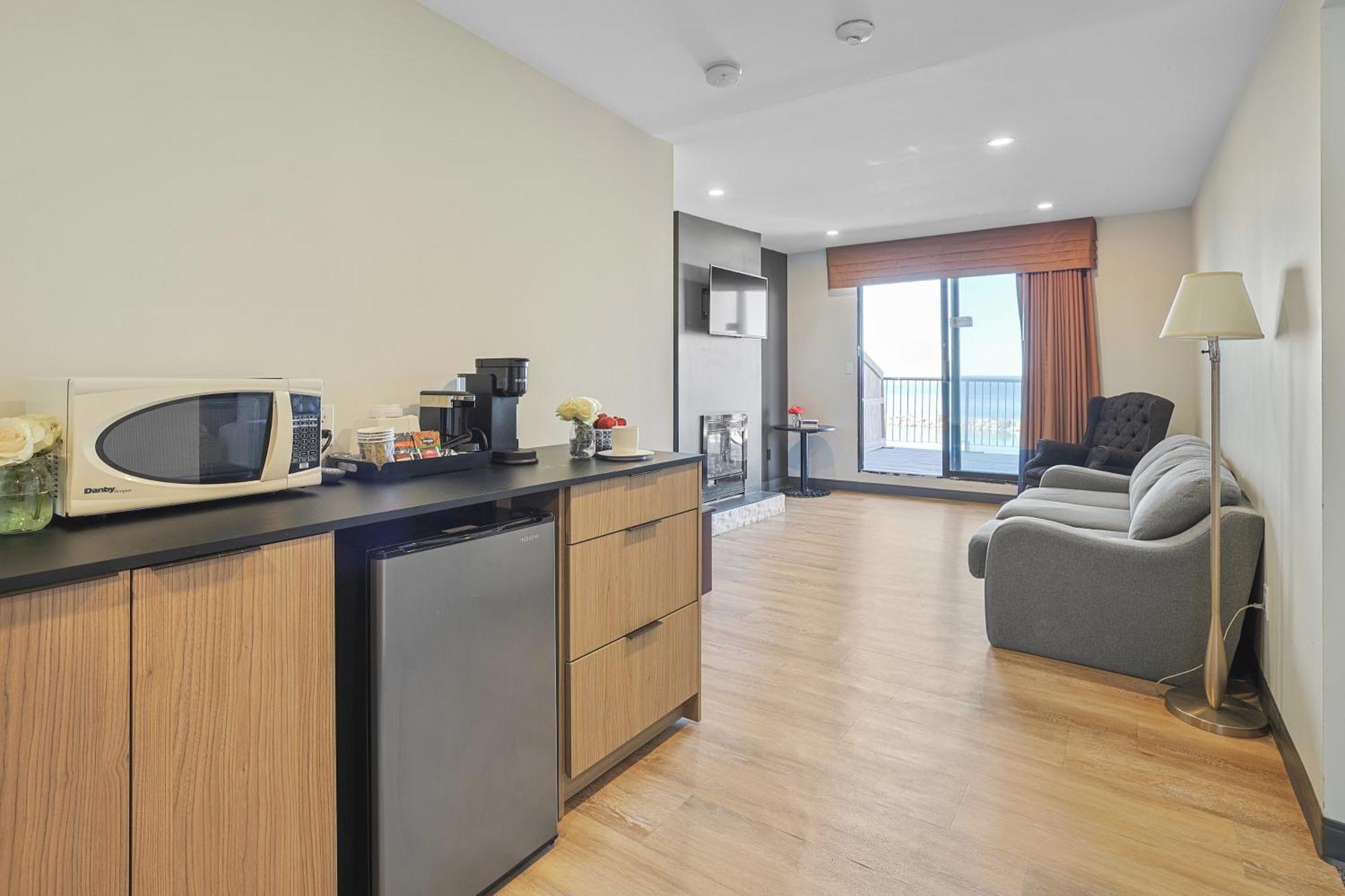 The Jordan Hotel Ramada By Wyndham Bagian luar foto